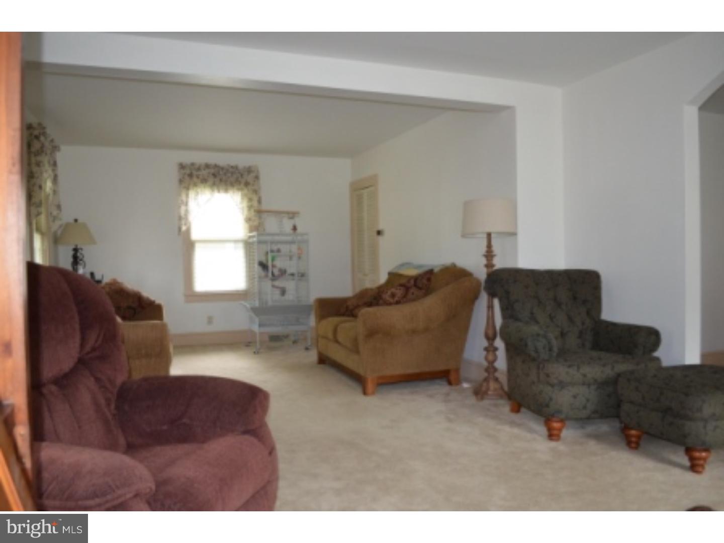 624 Salem Quinton Road Quinton, NJ 08079 - Photo 3 of 16 Living Room