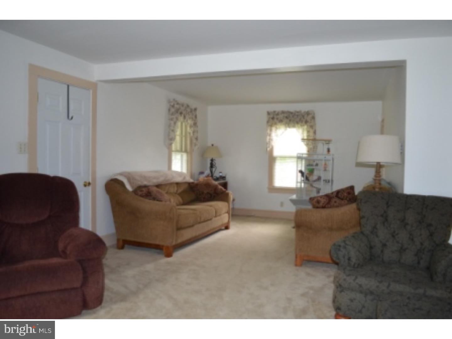 624 Salem Quinton Road Quinton, NJ 08079 - Photo 4 of 16 Living Room