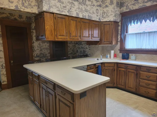 $275,000 | 719 State Street, Emporia, KS 66801