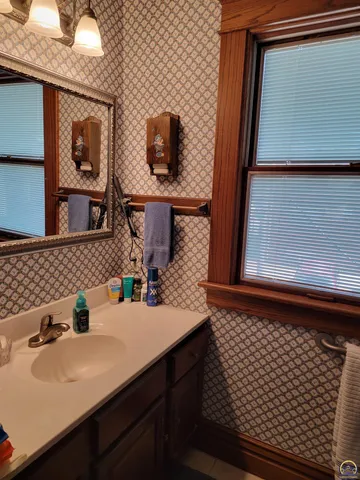 $275,000 | 719 State Street, Emporia, KS 66801