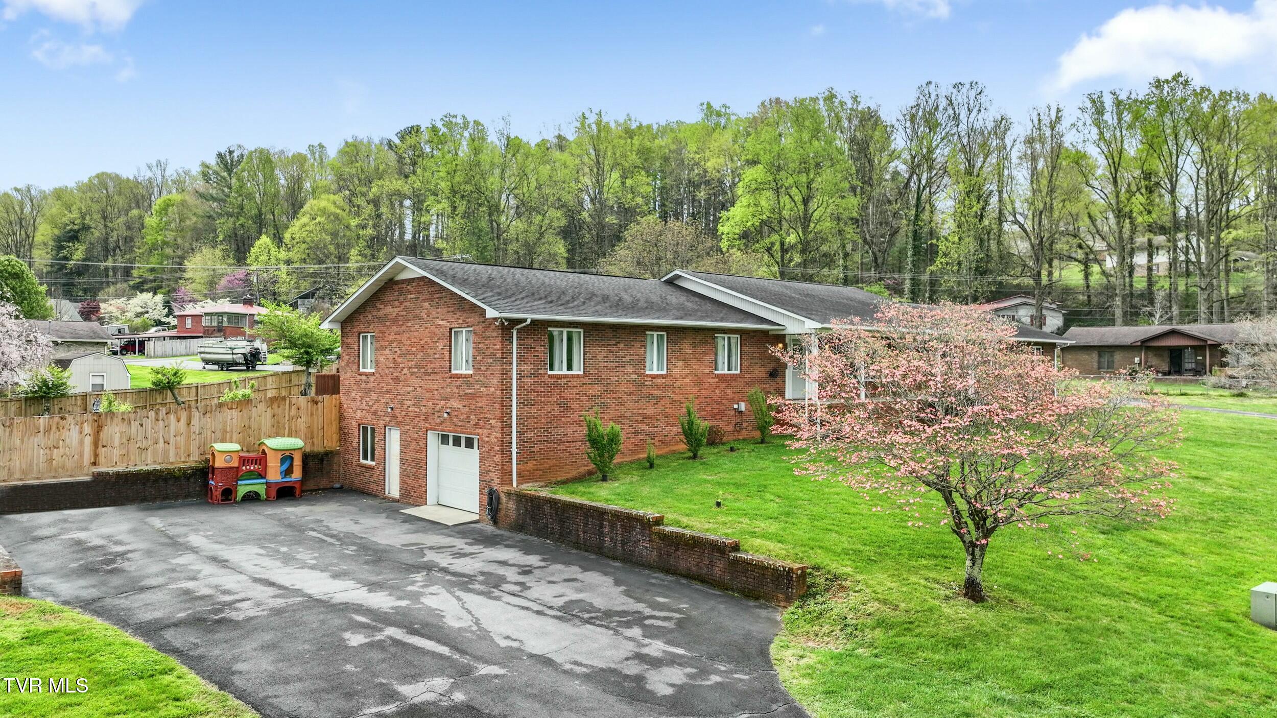 506 Old Stage Road Erwin, TN 37650 - Photo 4 of 59 tempImageYQ7N3g