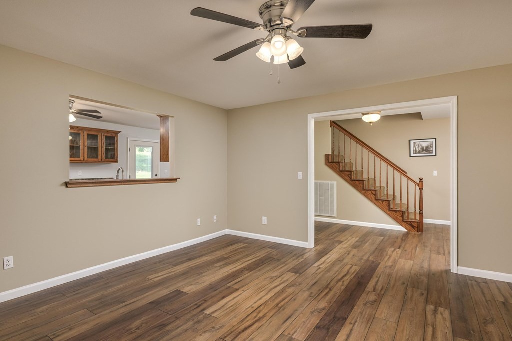 301 Circle R Drive Benton, TN 37307 - Photo 3 of 16 Gallery Image 3