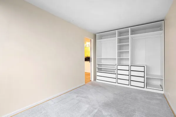 $2,000 | 4343 North Clarendon Avenue, Unit 911, Chicago, IL 60613