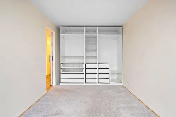$2,000 | 4343 North Clarendon Avenue, Unit 911, Chicago, IL 60613
