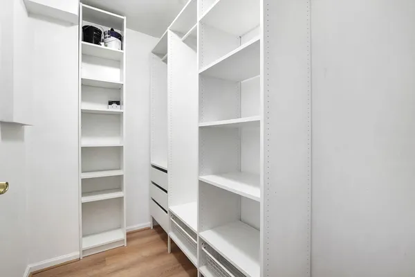 $2,000 | 4343 North Clarendon Avenue, Unit 911, Chicago, IL 60613