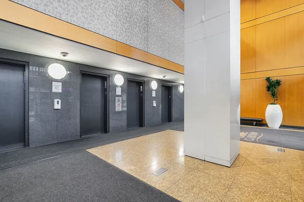 $2,000 | 4343 North Clarendon Avenue, Unit 911, Chicago, IL 60613