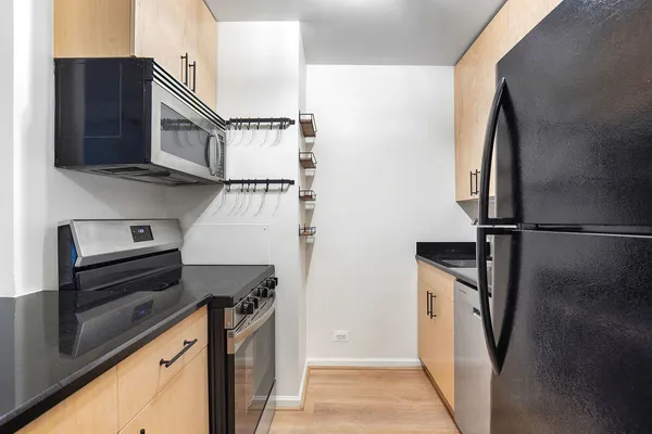$2,000 | 4343 North Clarendon Avenue, Unit 911, Chicago, IL 60613