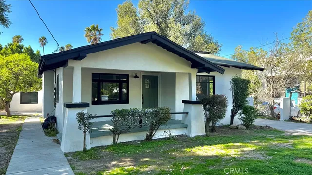 a view of a house with patio