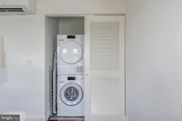 a view of room with walk in closet