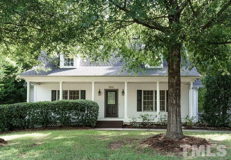 a view of front of a house with a yard