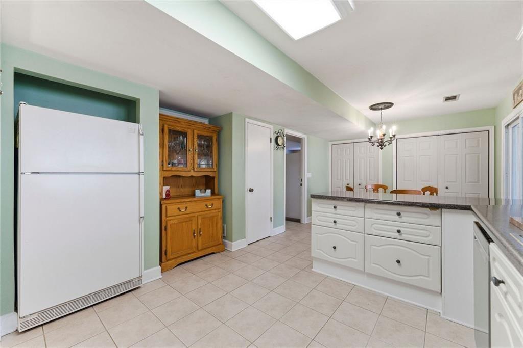 1358 Murdock Road Marietta, GA 30062 - Photo 4 of 30