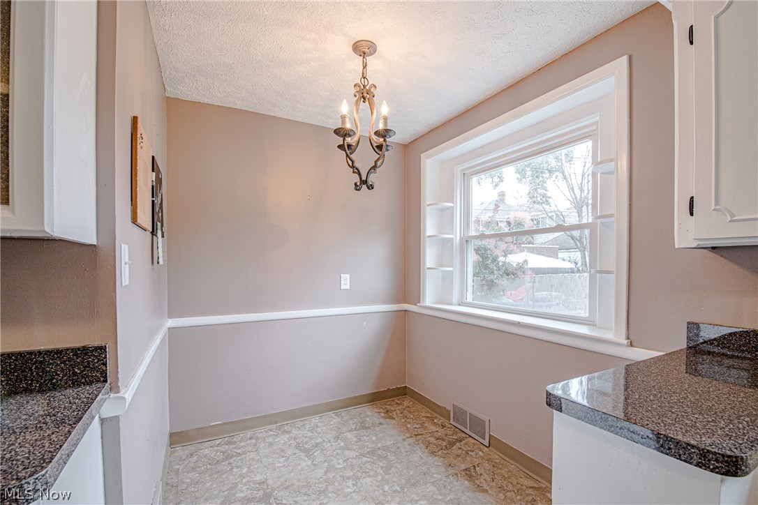 2329 Traymore Road Cleveland, OH 44118 - Photo 7 of 21