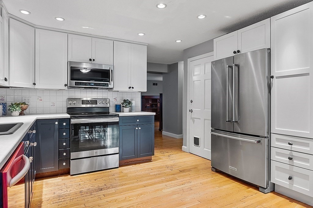 16 Exeter Way Andover, MA 01810 - Photo 11 of 42 Gallery Image 11