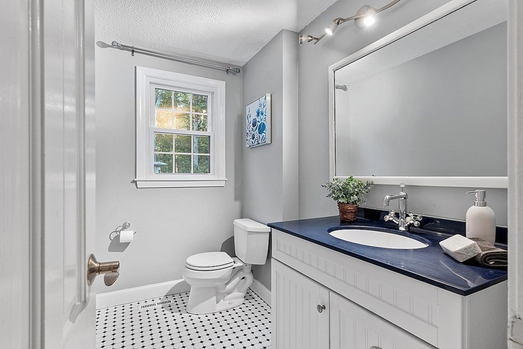 16 Exeter Way Andover, MA 01810 - Photo 23 of 42 Gallery Image 23