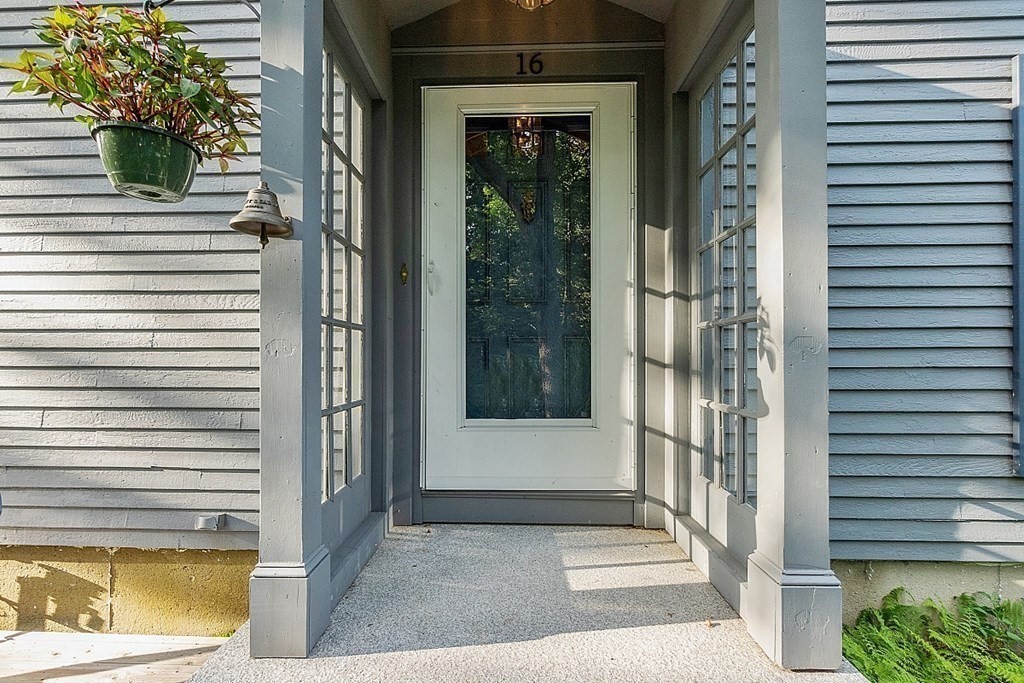 16 Exeter Way Andover, MA 01810 - Photo 4 of 42 Gallery Image 4