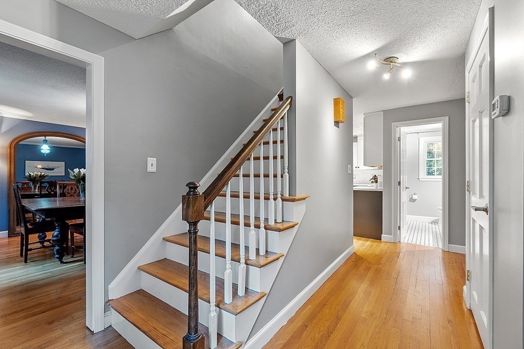 16 Exeter Way Andover, MA 01810 - Photo 5 of 42 Gallery Image 5