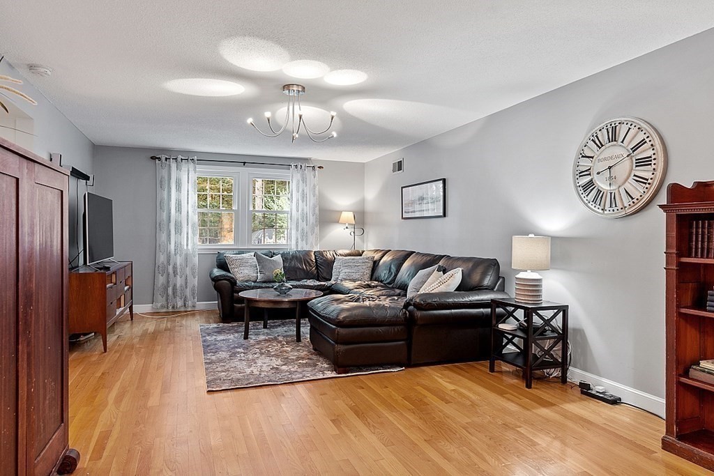 16 Exeter Way Andover, MA 01810 - Photo 6 of 42 Gallery Image 6