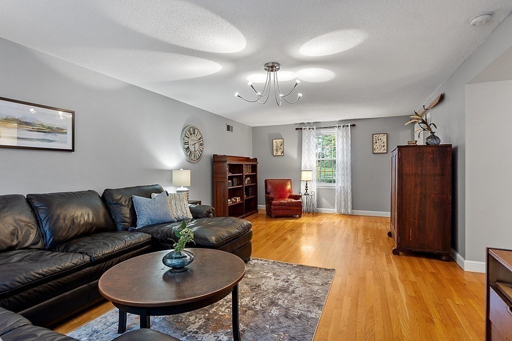 16 Exeter Way Andover, MA 01810 - Photo 8 of 42 Gallery Image 8