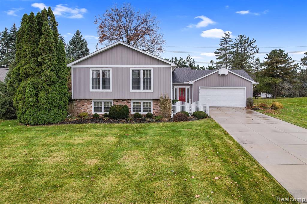876 Dahlia Lane Rochester Hills, MI 48307 - Photo 3 of 44