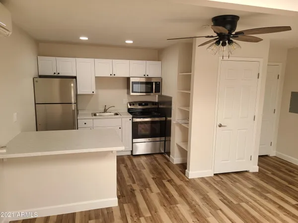$995 | 145 West Wickenburg Way, Unit B, Wickenburg, AZ 85390