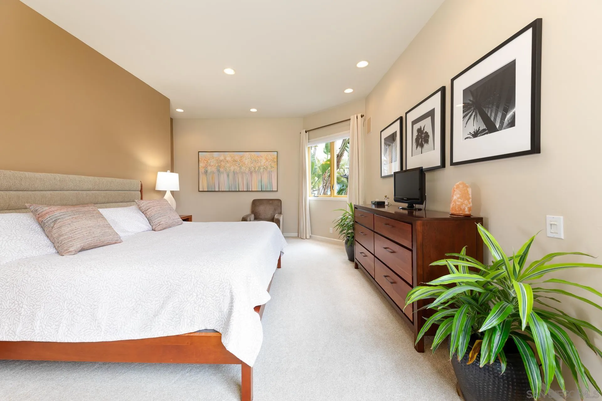 13748 Pine Needles Drive Del Mar, CA 92014 - Photo 18 of 49 a bed room with a bed and a potted plant