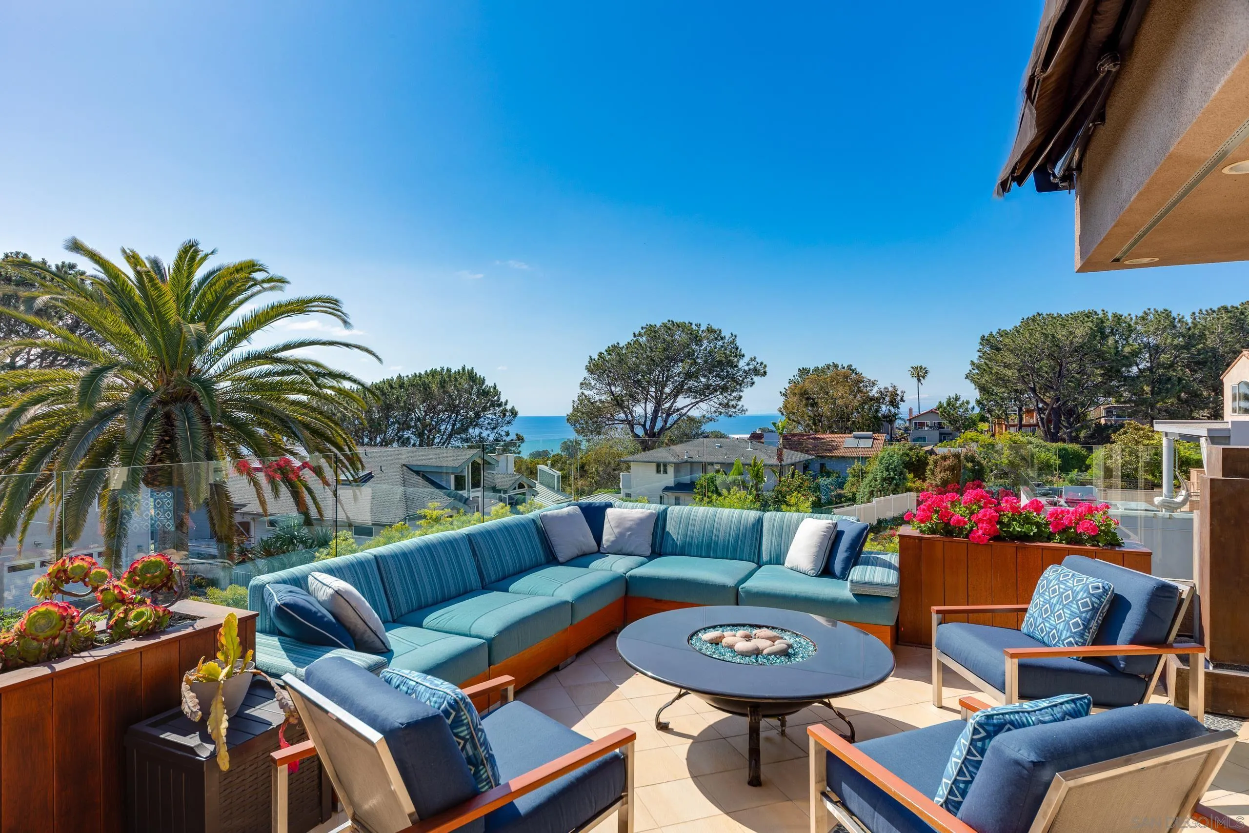 13748 Pine Needles Drive Del Mar, CA 92014 - Photo 4 of 49 a view of a chairs and tables in patio
