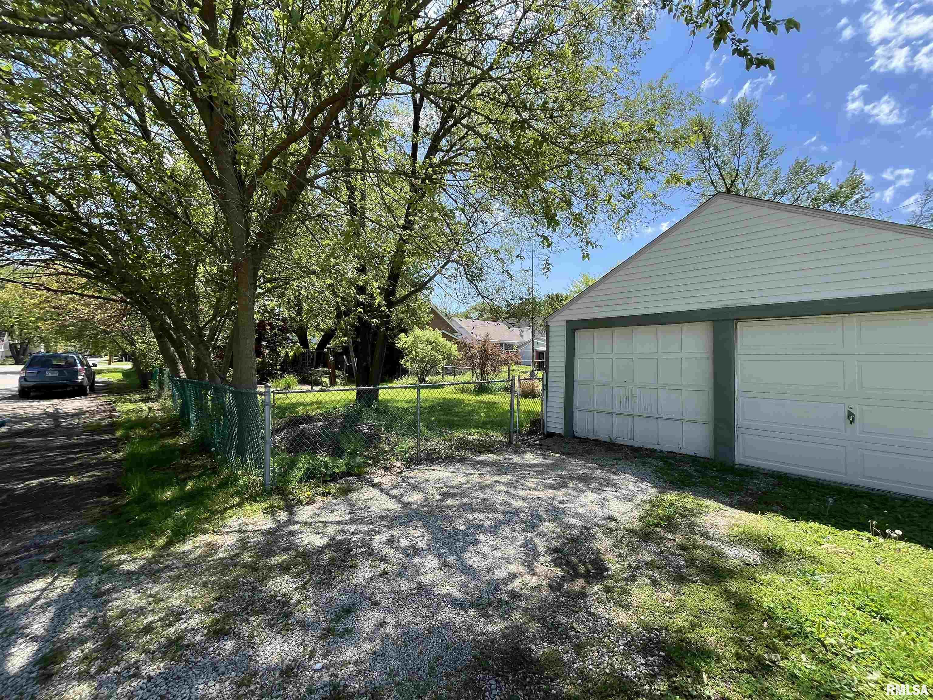 1251 Ledlie Avenue Springfield, IL 62702 - Photo 3 of 16 Gallery Image 3