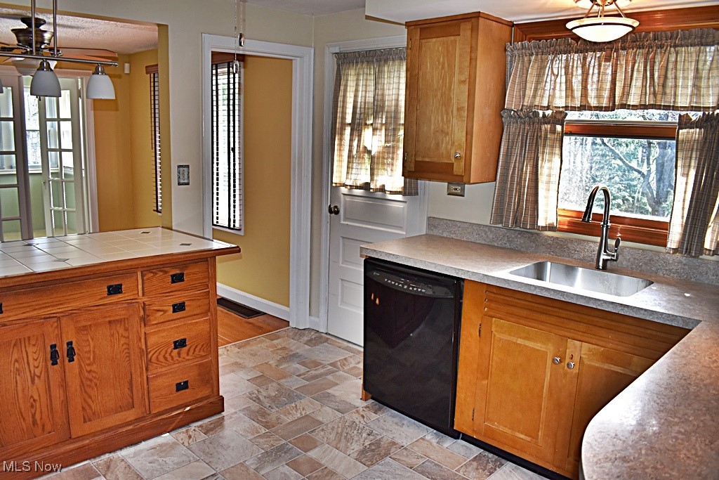 17600 Egbert Road Bedford, OH 44146 - Photo 27 of 49 Kitchen and all appliances that will stay...