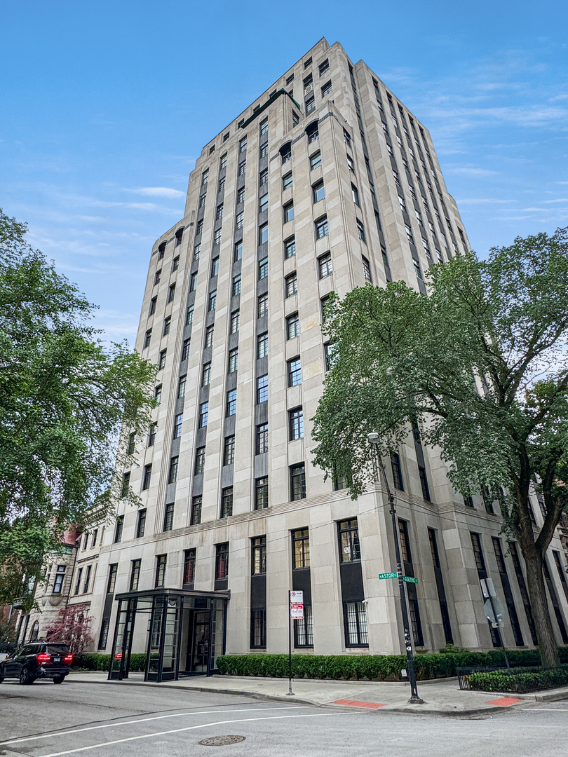 1260 North Astor Street, Unit 7 Chicago, IL 60610 - Photo 2 of 56