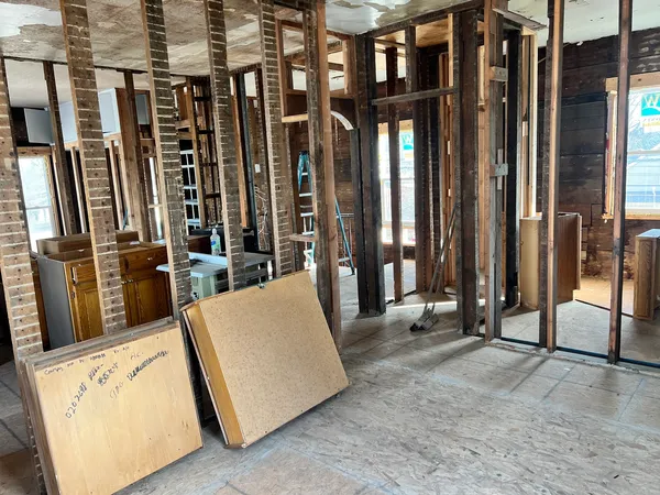 a view of livingroom with furniture