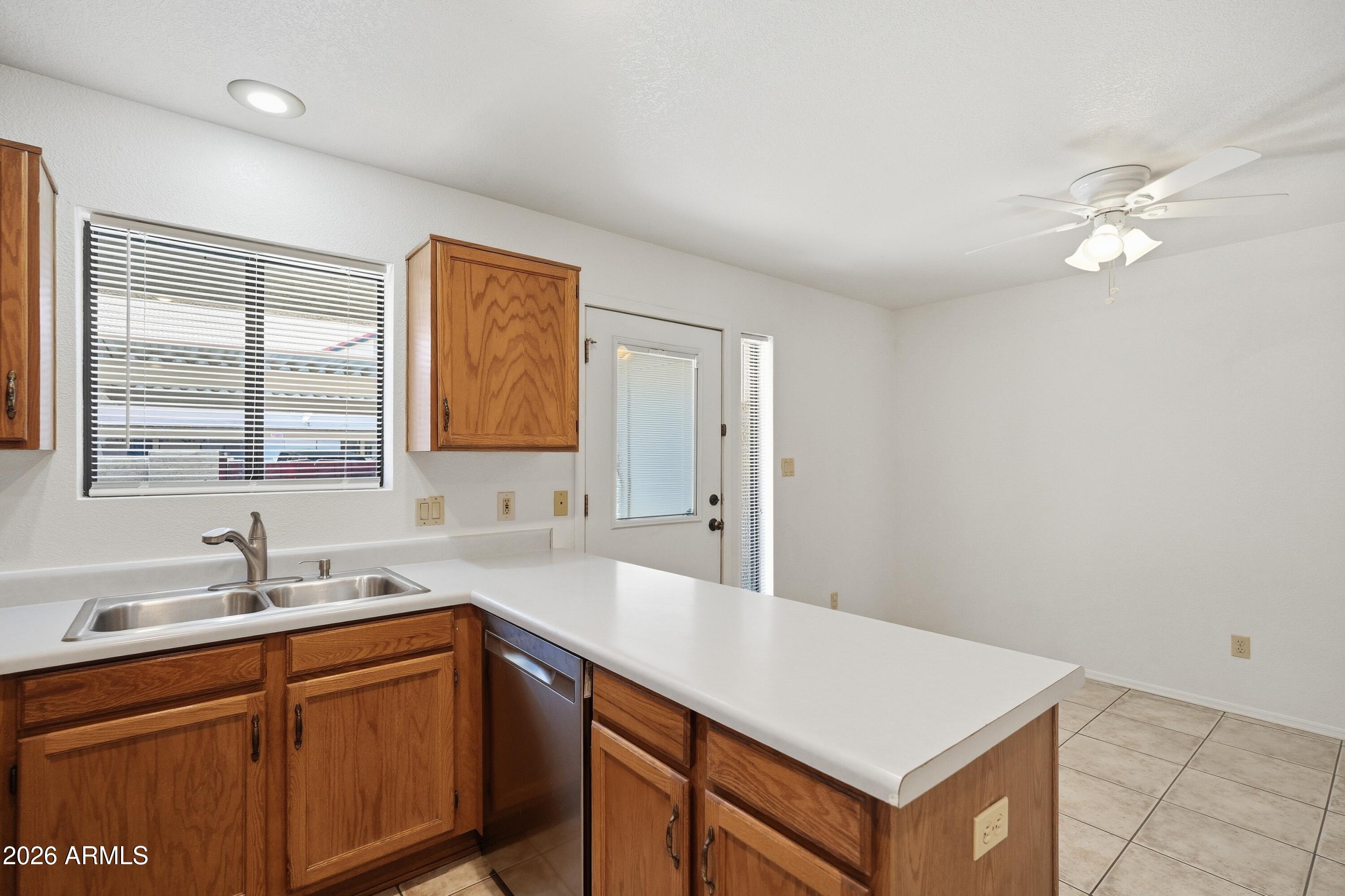 6262 East Brown Road, Unit 17 Mesa, AZ 85205 - Photo 10 of 37 Eat-in Kitchen