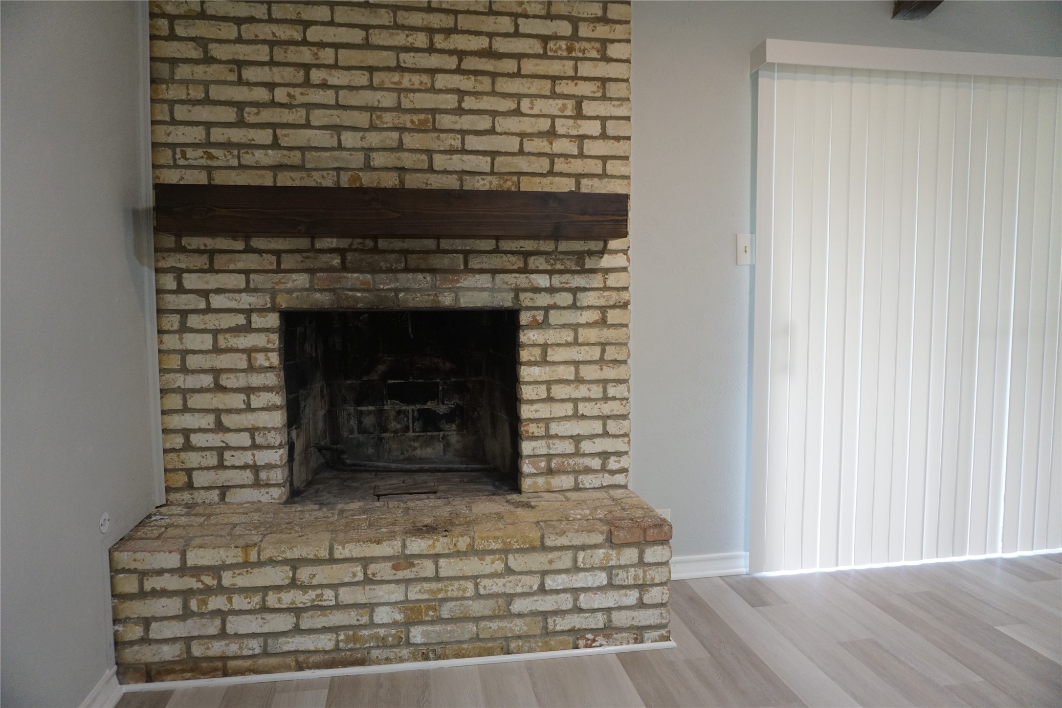 1913 Normal Park Drive, Unit B Huntsville, TX 77340 - Photo 7 of 29 a living room with a fireplace
