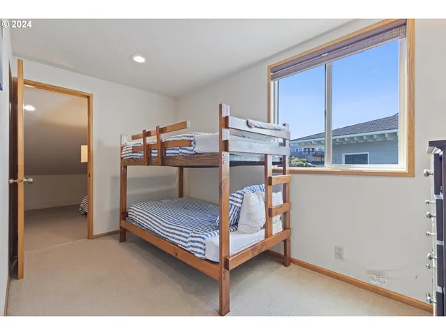 a view of livingroom with furniture