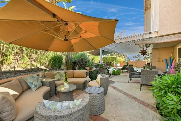 a blue and white umbrella sitting in a backyard