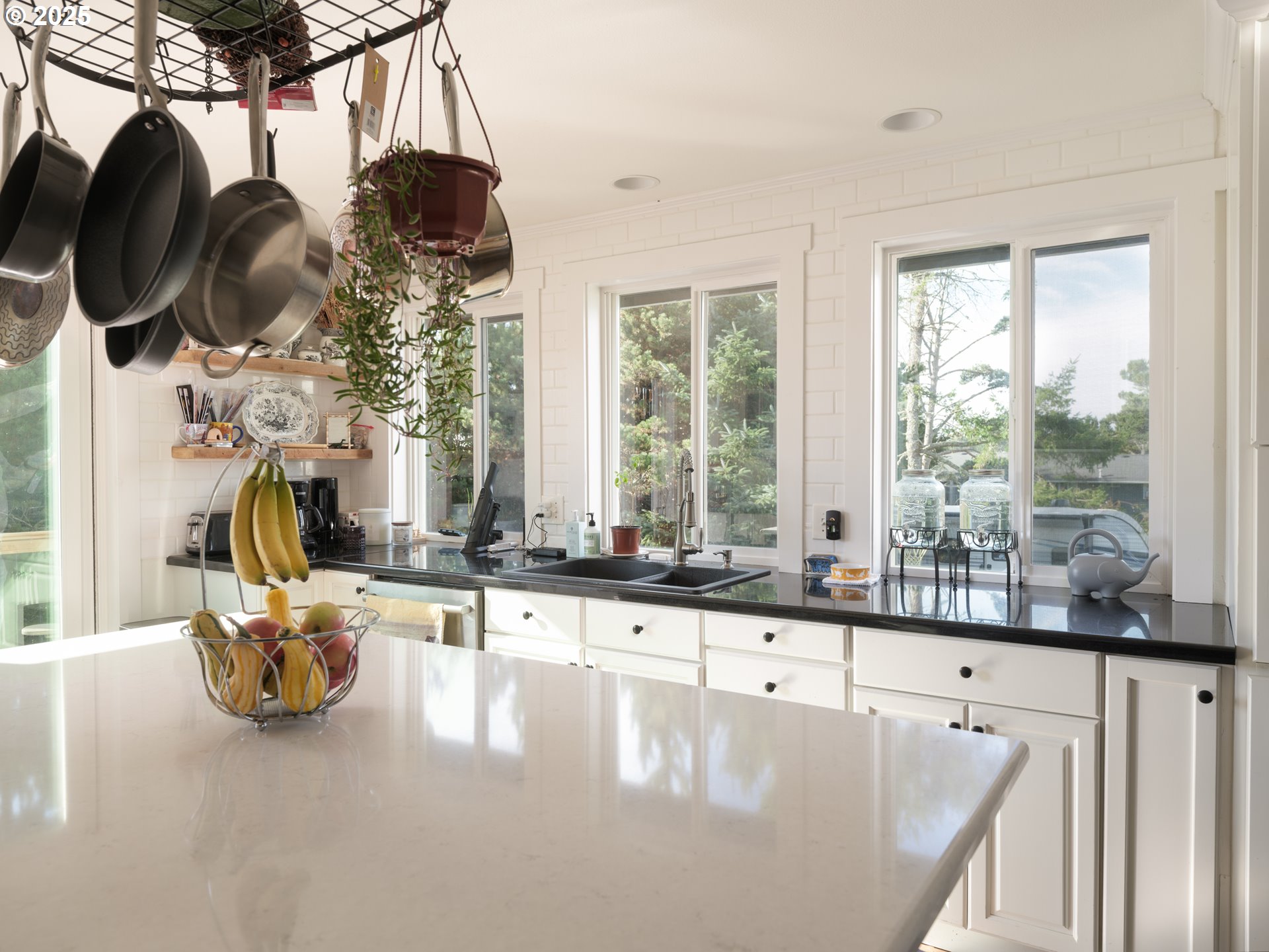 33340 Sunset Beach Road Warrenton, OR 97146 - Photo 17 of 48 a view of a living room and chandelier fan