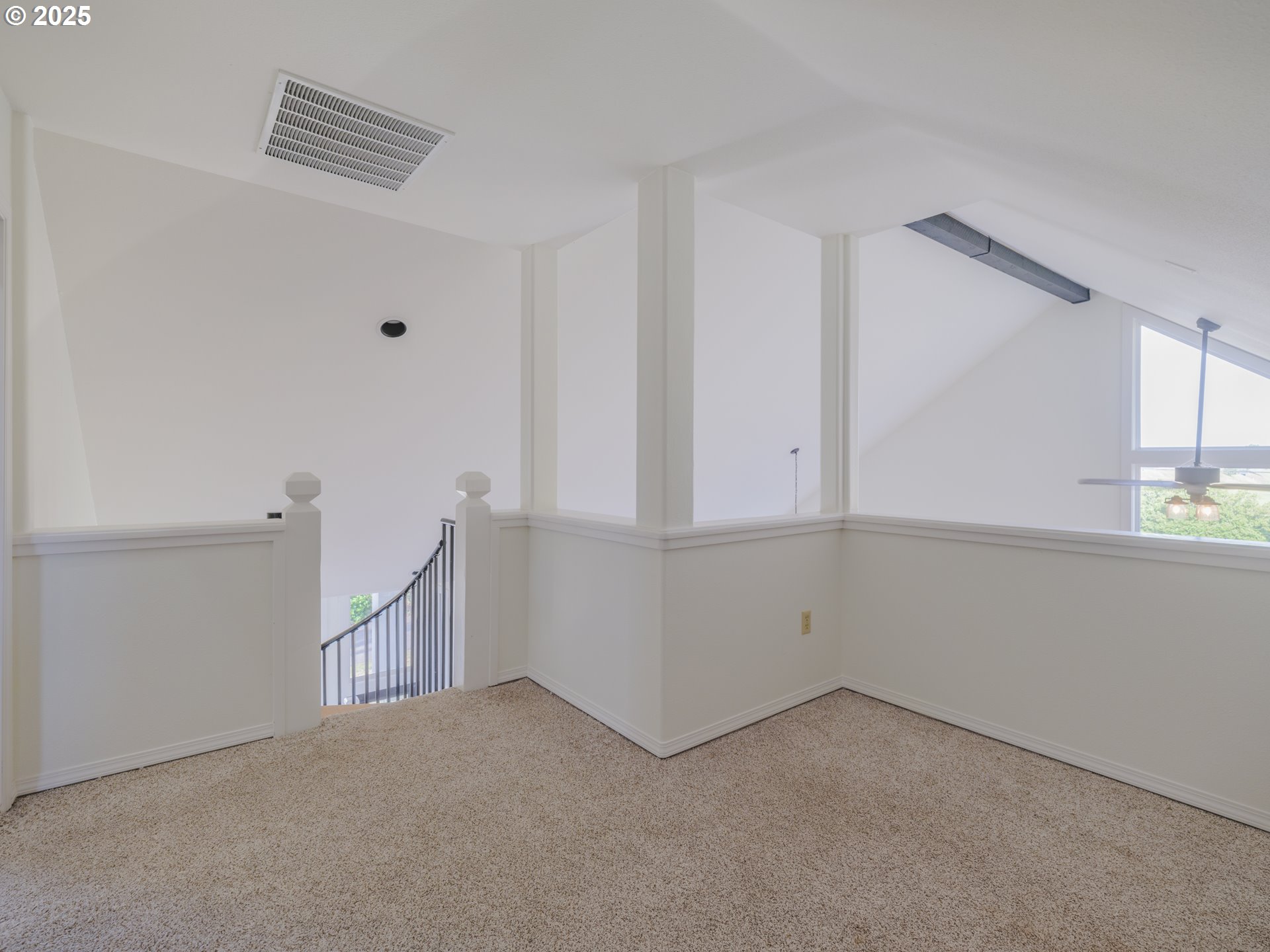 33340 Sunset Beach Road Warrenton, OR 97146 - Photo 28 of 48 a view of an empty room