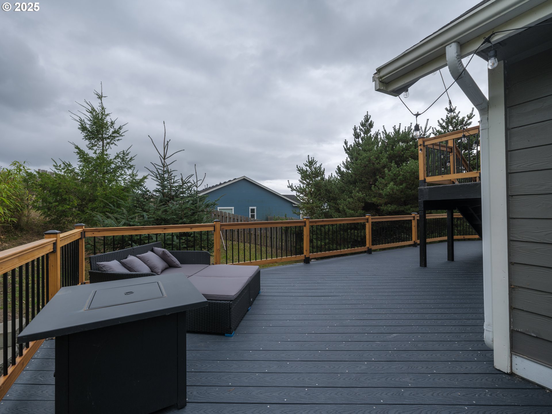 33340 Sunset Beach Road Warrenton, OR 97146 - Photo 40 of 48 a view of a balcony with furniture