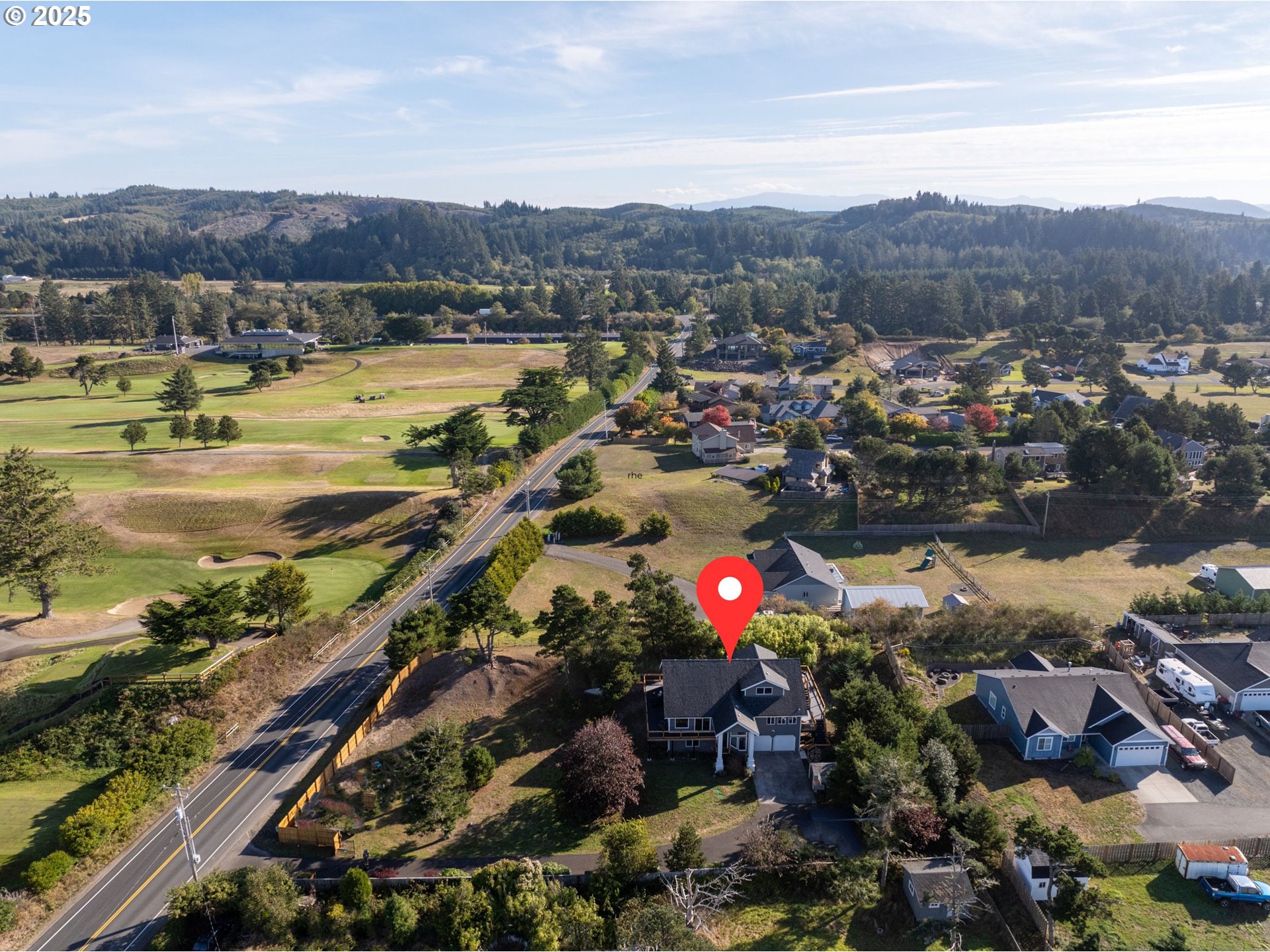 33340 Sunset Beach Road Warrenton, OR 97146 - Photo 6 of 48 a view of a city with lake