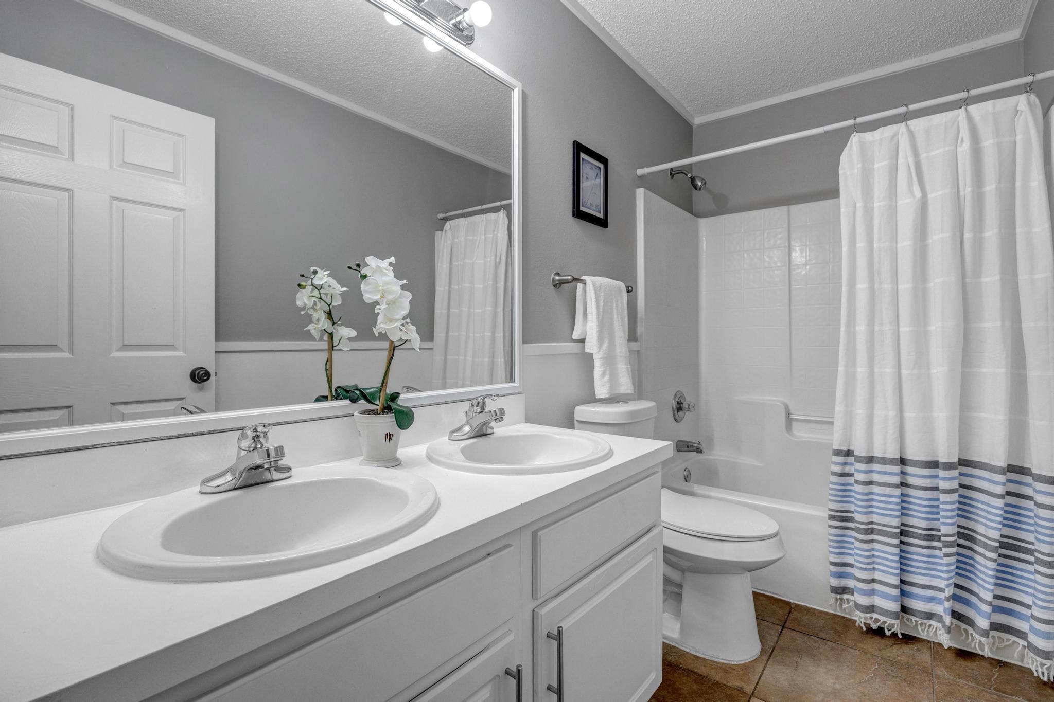 98 Roxboro Drive Palm Coast, FL 32164 - Photo 25 of 28 a bathroom with a sink toilet and shower