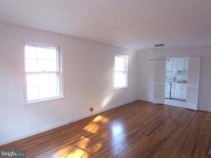 2220 Washington Avenue, Unit W302 Silver Spring, MD 20910 - Photo 4 of 12 Dining area