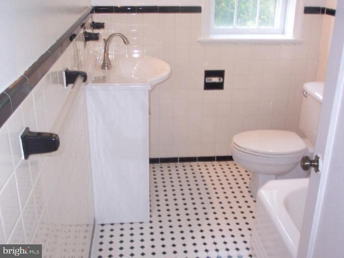 2220 Washington Avenue, Unit W302 Silver Spring, MD 20910 - Photo 9 of 12 Classic black and white bath