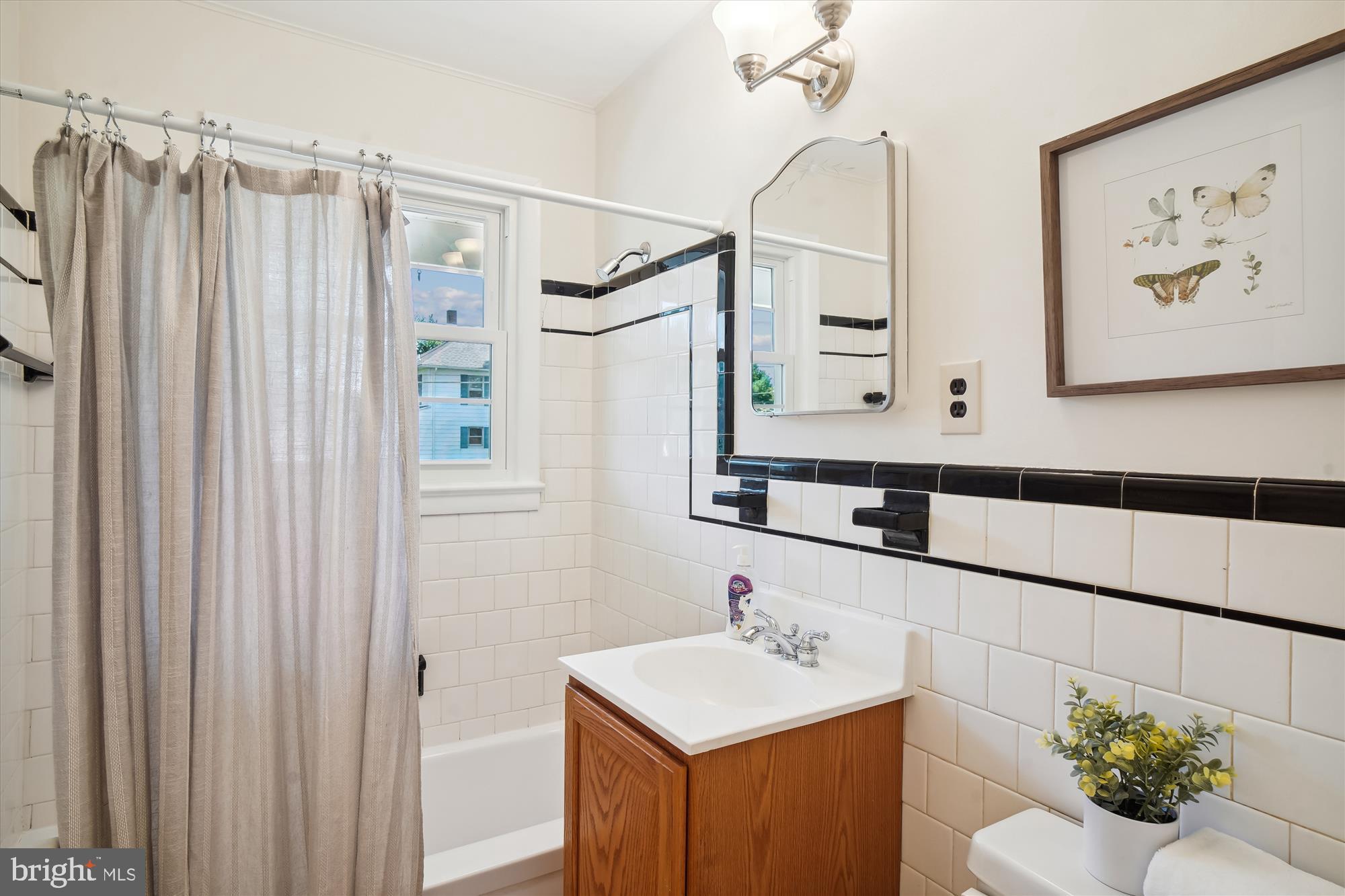 204 Maple Avenue Mount Airy, MD 21771 - Photo 17 of 44 Main level full bathroom