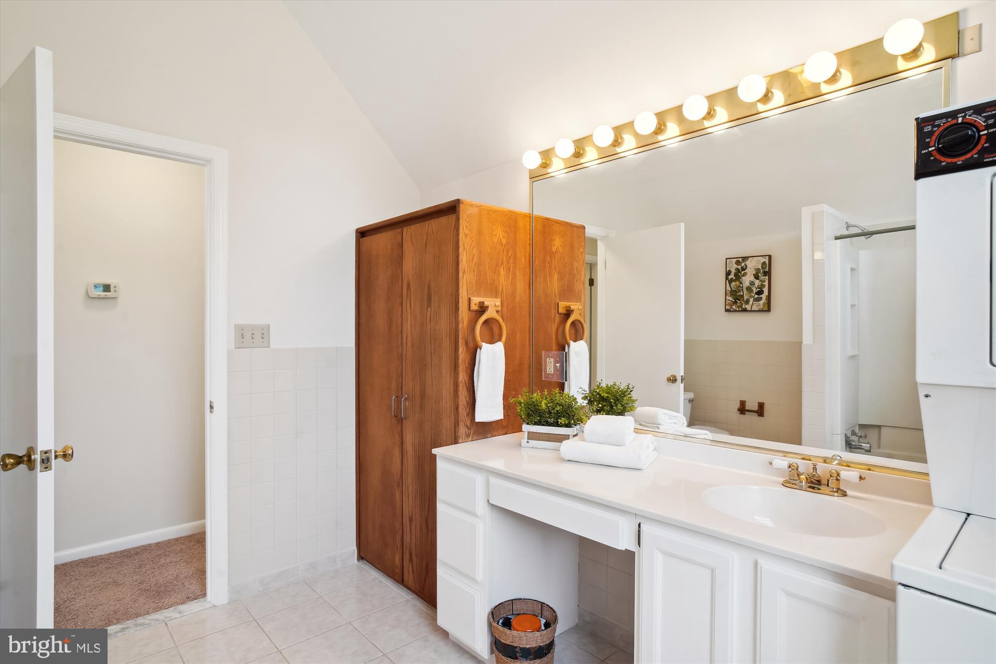204 Maple Avenue Mount Airy, MD 21771 - Photo 33 of 44 Upper level hall bathroom