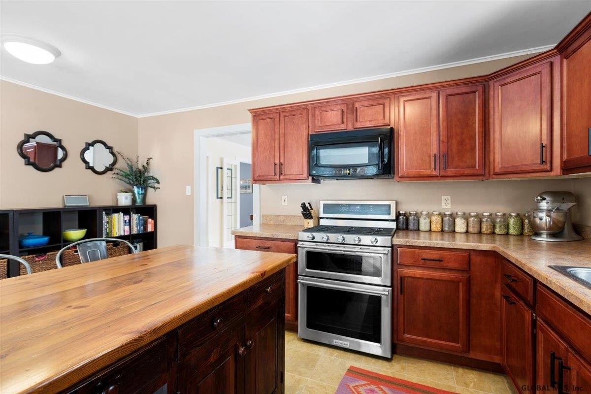 6 Gick Road Saratoga Springs, NY 12866 - Photo 7 of 39 Photo 7