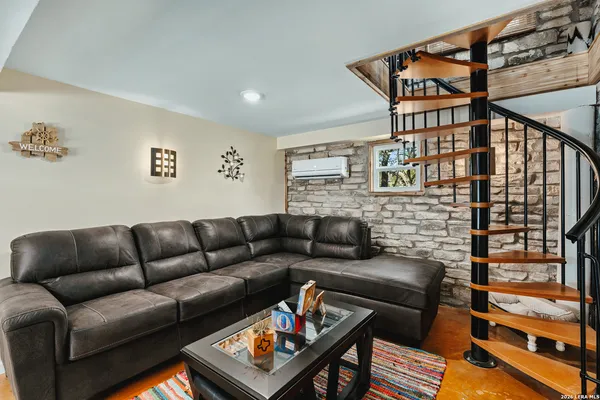 $3,200 | 520 Lake Forest, Canyon Lake, TX 78133