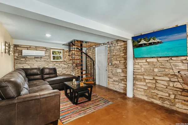 $3,200 | 520 Lake Forest, Canyon Lake, TX 78133