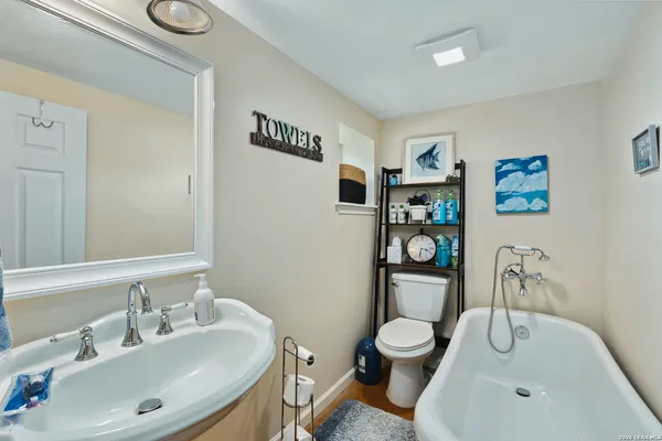 $3,200 | 520 Lake Forest, Canyon Lake, TX 78133