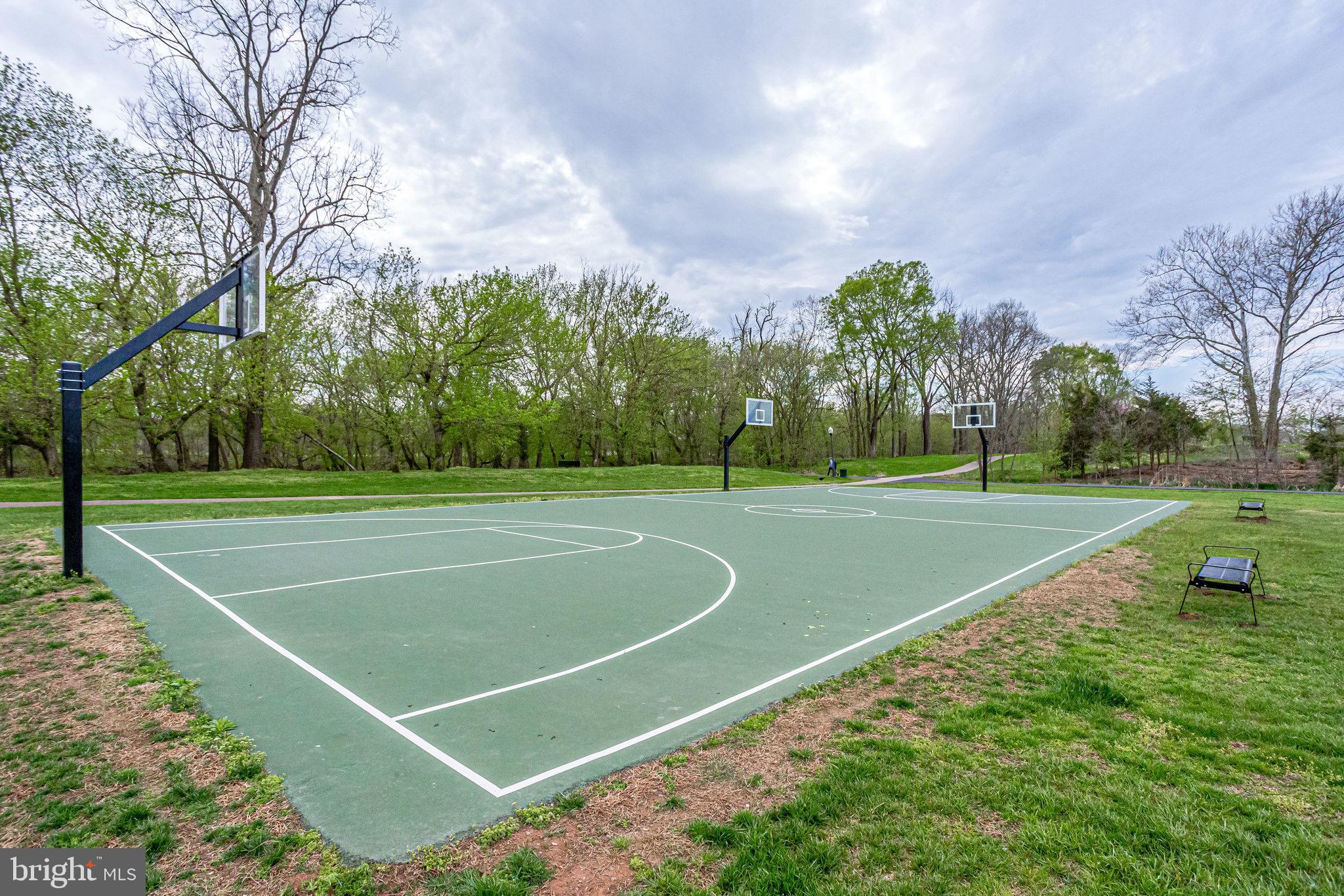 18546 Perdido Bay Terrace Leesburg, VA 20176 - Photo 57 of 57 a view of a tennis court