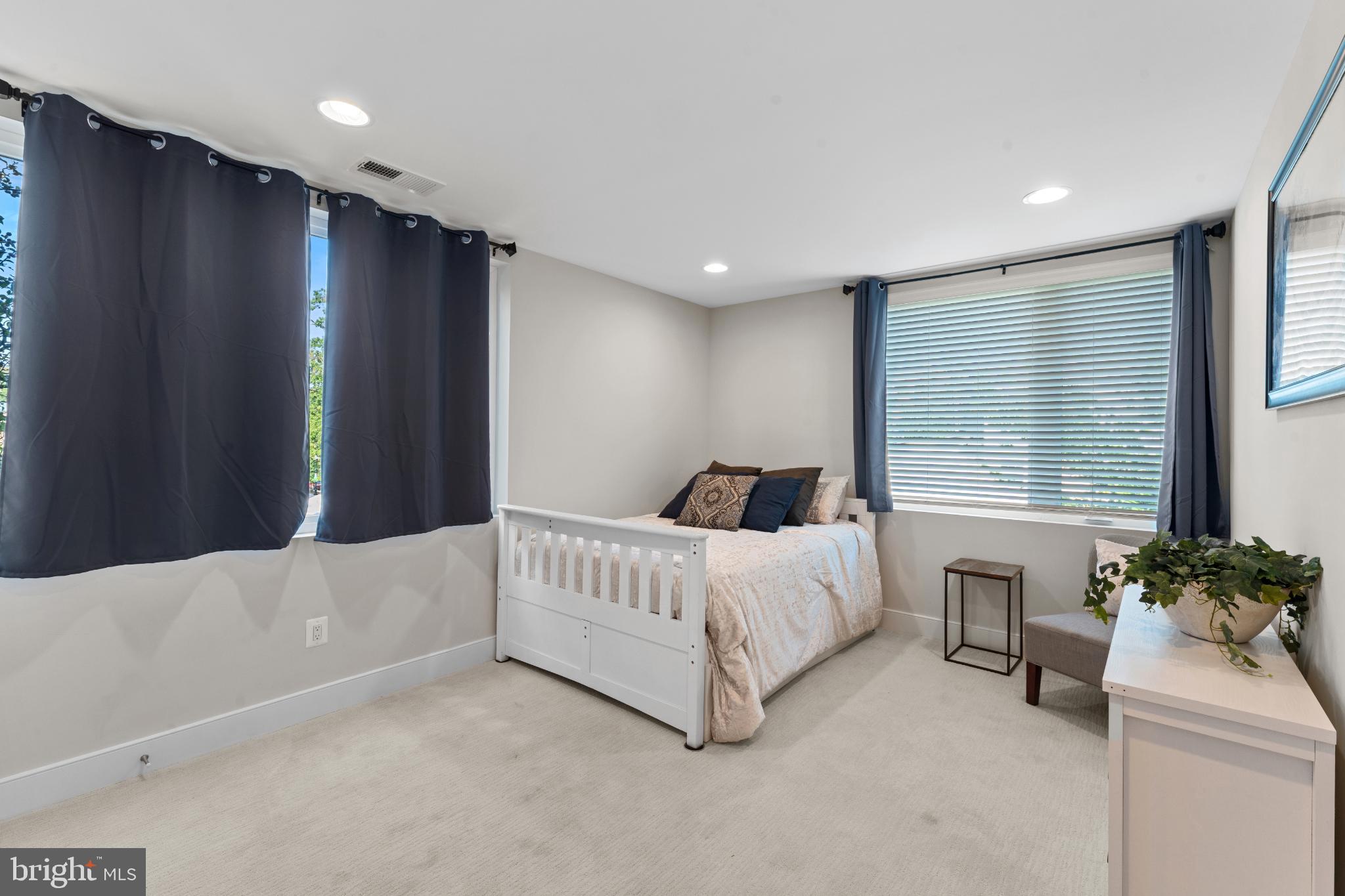 2823 24th Road South Arlington, VA 22206 - Photo 25 of 51 Bright and airy bedroom with natural light.