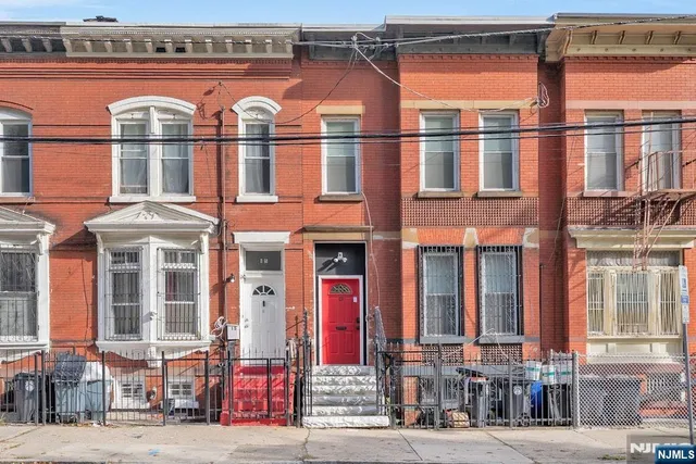 $1,600 | 13 2nd Avenue, Unit B, Newark, NJ 07104